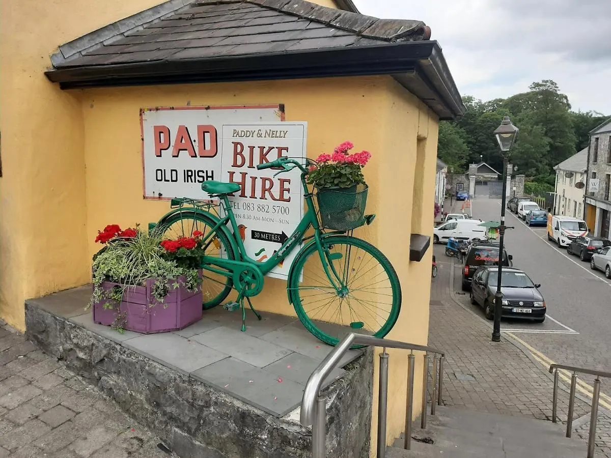 Nellys Bed And Bikes Otel Westport İrlanda